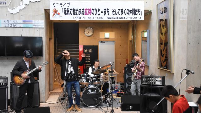 鯖江市役所でのゲリラライブ(H28)