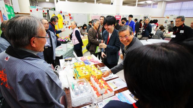 「まちづくり応援団」各地区ののオリジナルグッズも販売